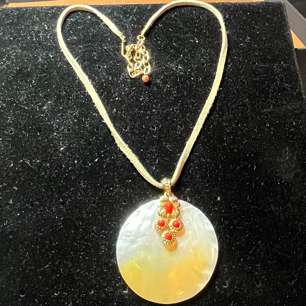 Shell Necklace - Picture 3 of 6